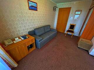 Гостиница Гостиница Россия Самара КОМФОРТ (DOUBLE+SOFA)-10